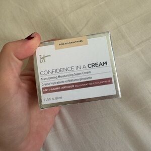 IT Cosmetics Confidence Cream in Silver and White